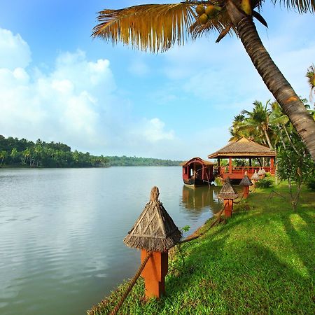 Fragrant Nature Backwater Resort & Ayurveda Spa Kollam Instalações foto