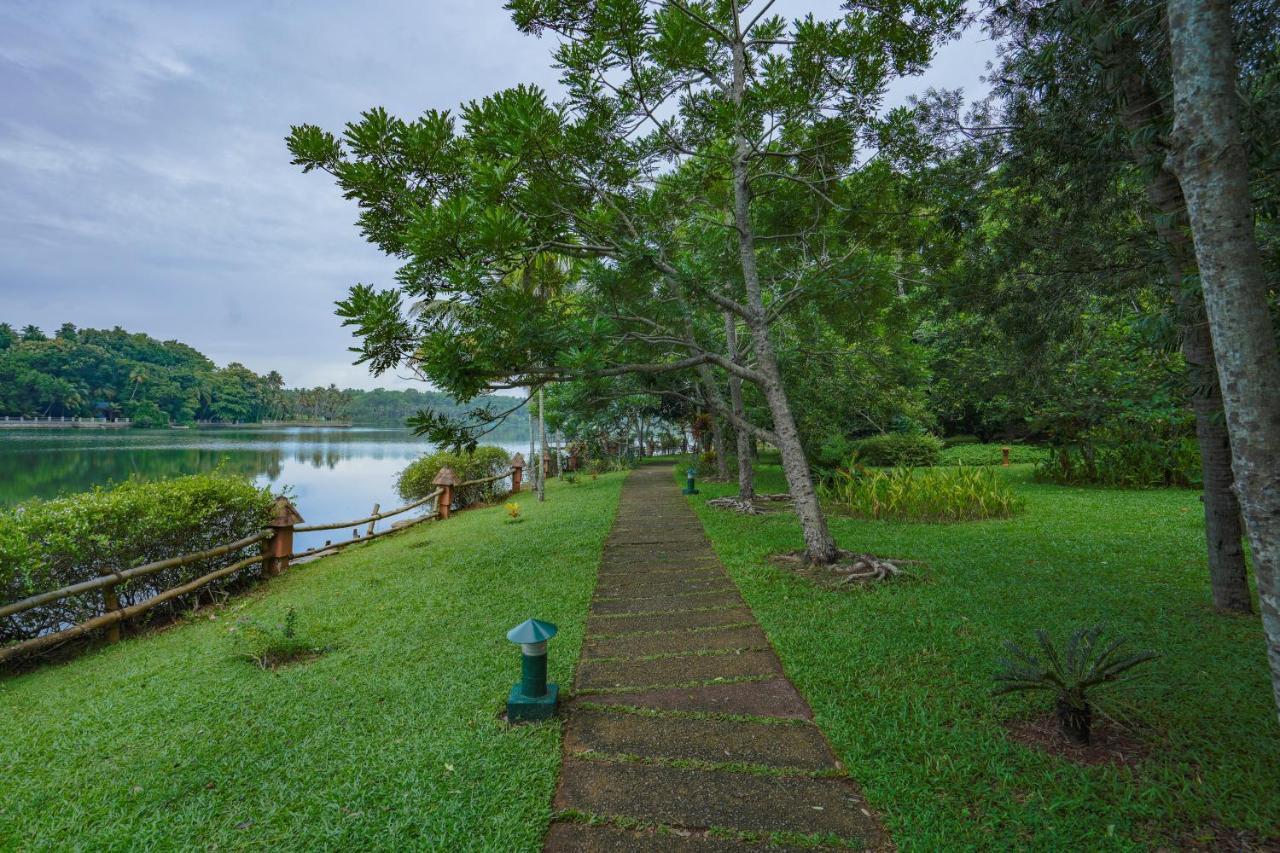 Fragrant Nature Backwater Resort & Ayurveda Spa Kollam Exterior foto