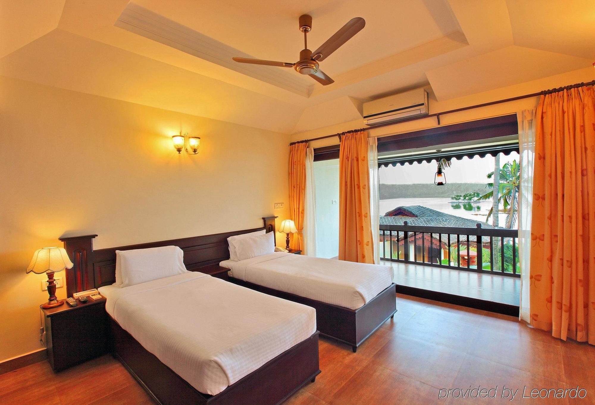 Fragrant Nature Backwater Resort & Ayurveda Spa Kollam Quarto foto