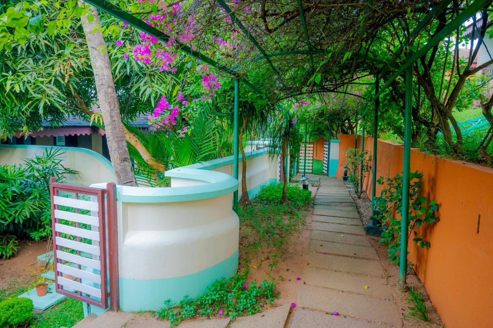 Fragrant Nature Backwater Resort & Ayurveda Spa Kollam Exterior foto