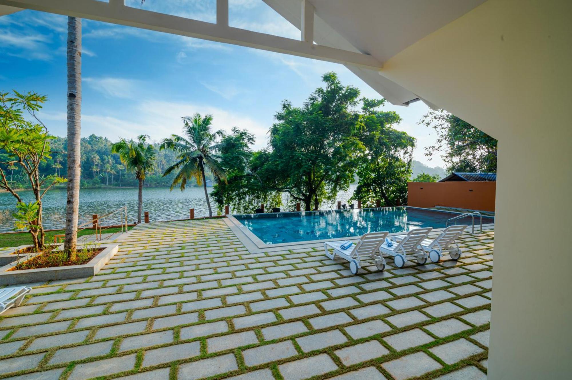 Fragrant Nature Backwater Resort & Ayurveda Spa Kollam Exterior foto