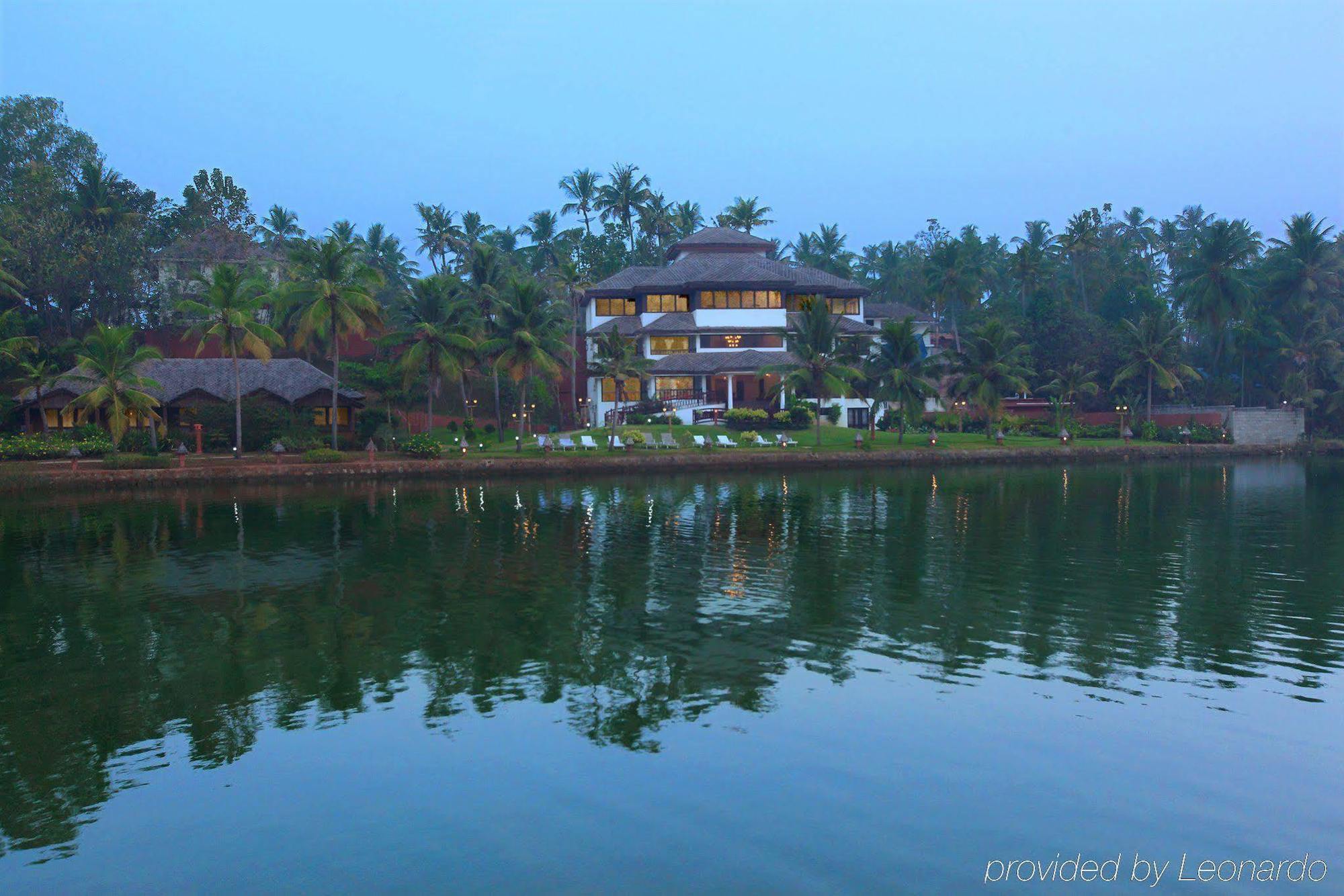 Fragrant Nature Backwater Resort & Ayurveda Spa Kollam Exterior foto